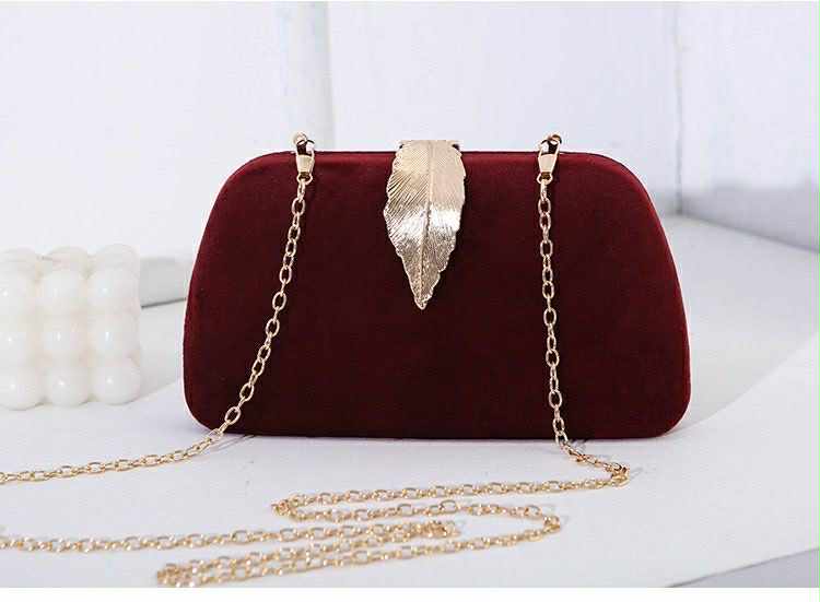 Velvet Leaf Clasp Clutch – Classic Charm in Every Detail