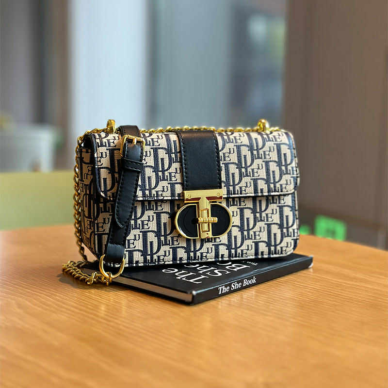 Luxury Monogram Shoulder Bag – 2025 New Style with Chain Strap