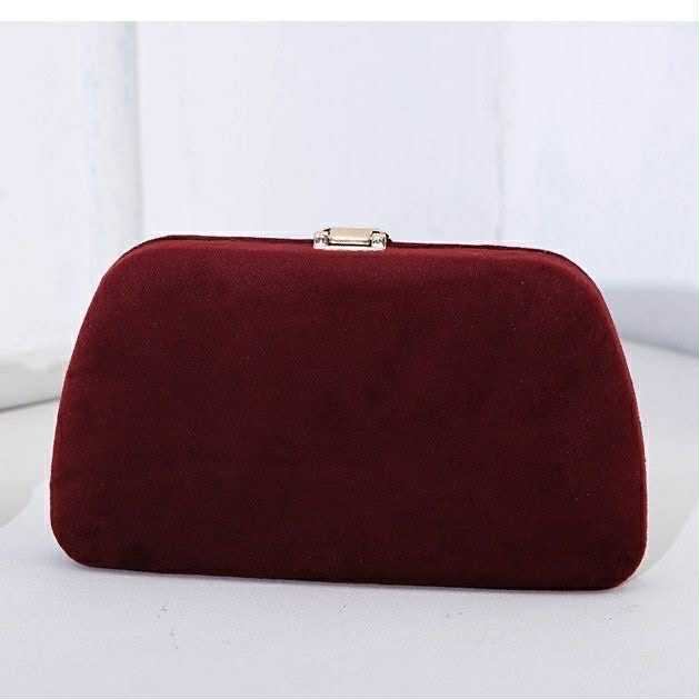 Velvet Leaf Clasp Clutch – Classic Charm in Every Detail
