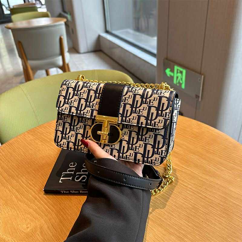Luxury Monogram Shoulder Bag – 2025 New Style with Chain Strap